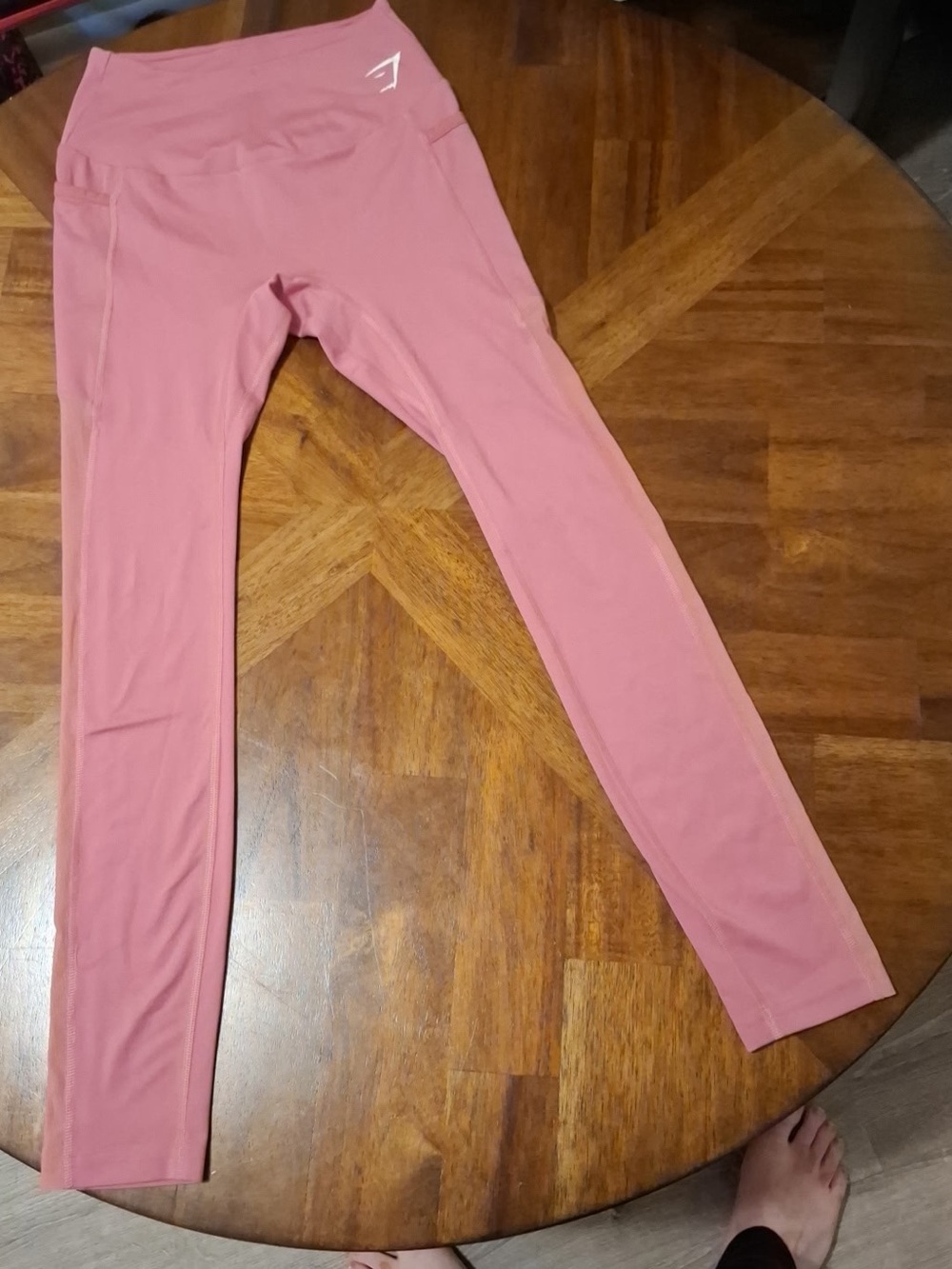 Gym shark size small yoga pants w pockets and mesh sides